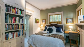 Comfort Room, Non Smoking | Individually decorated, individually furnished, iron/ironing board