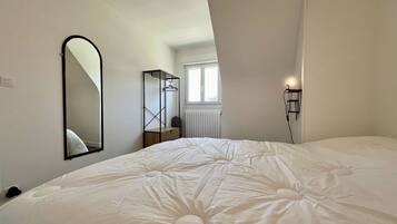 2 bedrooms, iron/ironing board, travel crib, WiFi