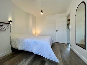 2 makuuhuonetta, silitysrauta/-lauta, vauvan matkasänky, Wi-Fi