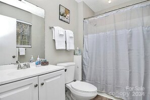 Articles de toilette écologiques, sÚche-cheveux, serviettes fournies