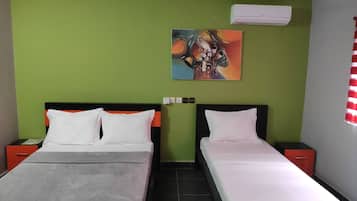 Habitación, 1 habitación, balcón, vistas al jardín | 1 dormitorio