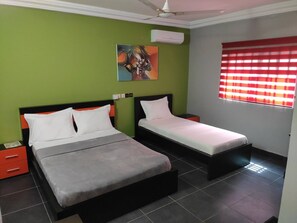 1 bedroom - Room-deluxe Twin Beds in Royal Blue Gues (Lomé)