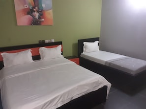 1 bedroom - Room-deluxe Twin Beds in Royal Blue Gues (Lomé)