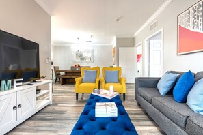 Living area - Splendid Renovated 2 + 2 Condo Near Disney with Amazing Amenities (Davenport)