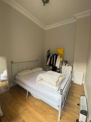 1 bedroom, desk, iron/ironing board, WiFi
