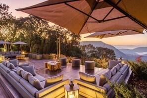 Terrace/patio - Hotel Laghetto Château Collection - Sofisticação com imersão a Natureza (Jardim Bela Vista Gramado)