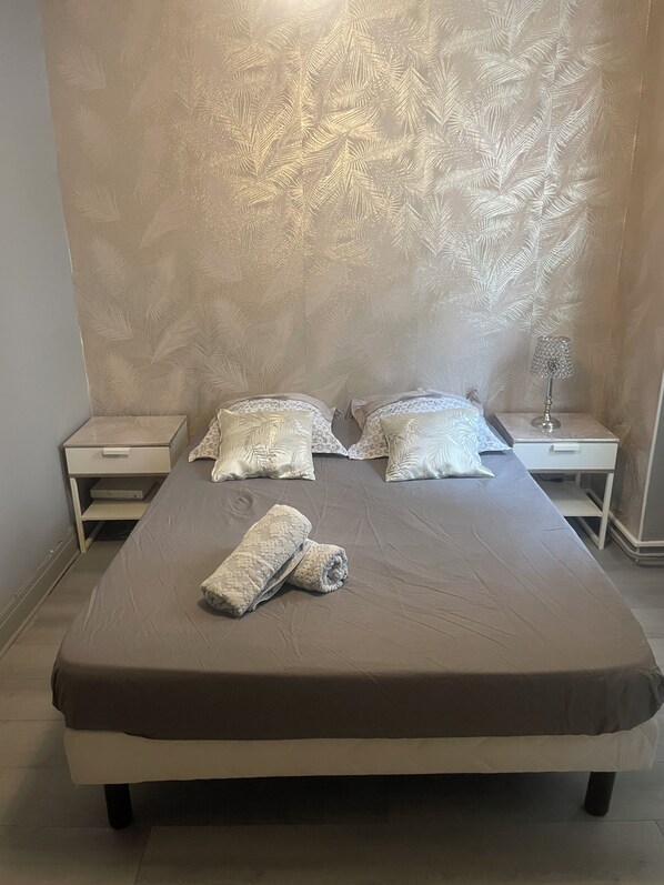 2 bedrooms, iron/ironing board, free WiFi, bed sheets