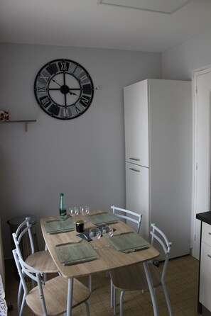 Dining - Charmant Appartement Annecy Avec Vélos et Parking Classé 3 Étoiles (Annecy)