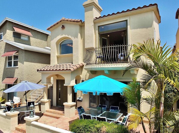 Casa, varias camas, patio, vista parcial al océano (Beauty by the Beach) | Exterior