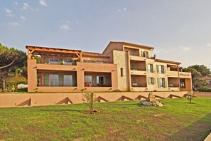 Exterior - Résidence Saint-jean - Appartement Capi Corsu - Vue mer - 1er Étage (Saint-Florent)