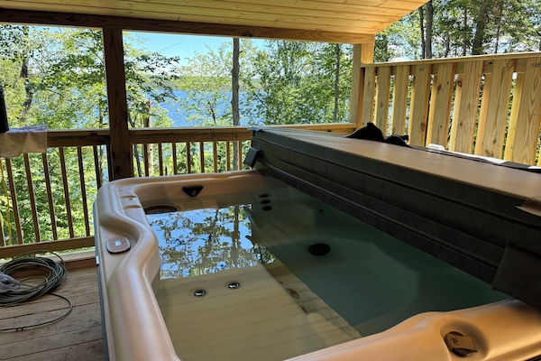 Outdoor spa tub