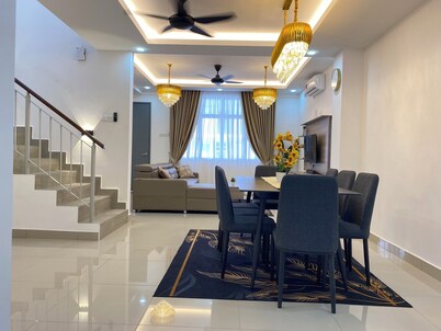 10min to Desaru Coast Waterpark! Welcome to D'Royale Desaru Homestay.