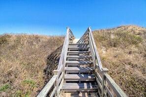 Property grounds - Just 350ft walk to beach access - pet-friendly, semi-oceanfront, pool & hot tub! (Nags Head)