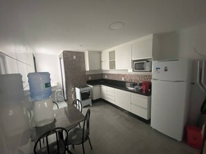 Apartment, 2 Bedrooms | Dining room - Affittasi Appartamento Deluxe (Rio Bananal)