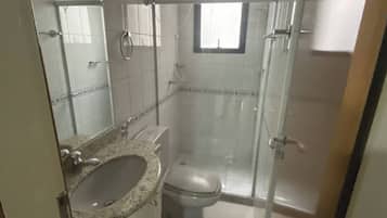 Apartamento, 2 quartos | Comodidades do banheiro