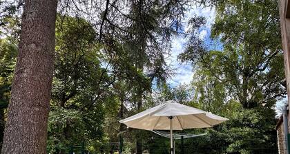 Quaint Gatehouse in Niort - Close To Town Center