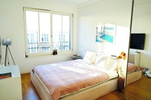 1 bedroom, iron/ironing board, WiFi, bed sheets - Cozy 1-bedroom apartment near Kudamm (Berlin)