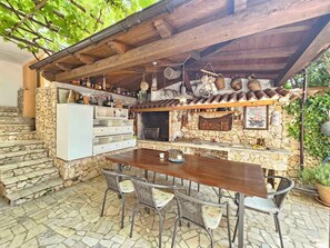 Outdoor dining - Holiday apartment with outdoor pool (Novi Vinodolski)