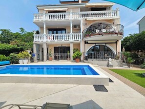 Exterior - Holiday apartment with outdoor pool (Novi Vinodolski)