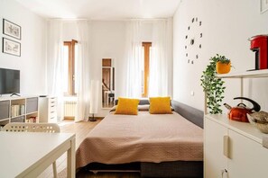 1 bedroom, free WiFi, bed sheets - La Terrazza su Brescia · Panoramic terrace (Brescia)
