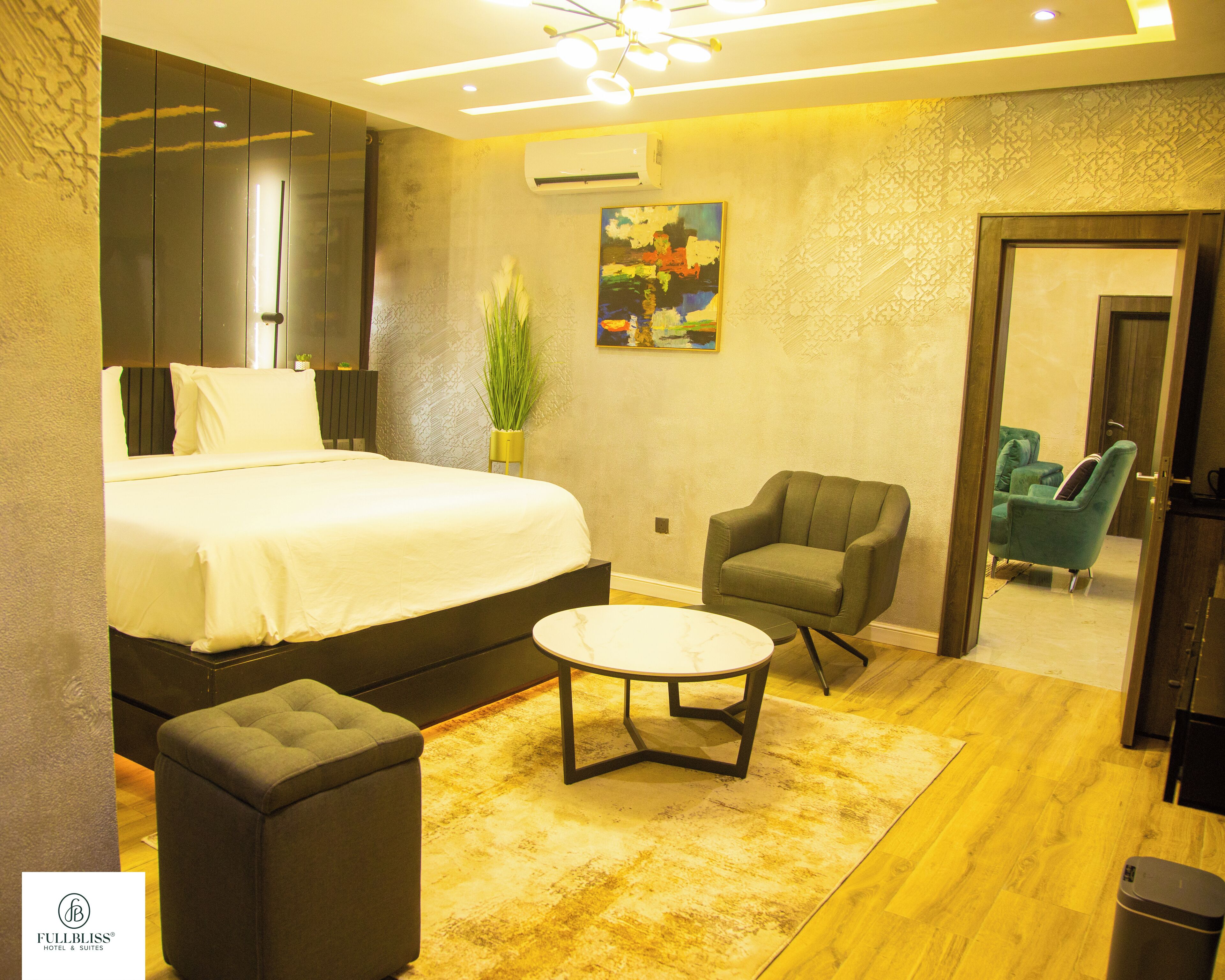 Familjelägenhet - balkong | Skrivbord, arbetsyta för laptop, mörkläggningsgardiner och ljudisolering