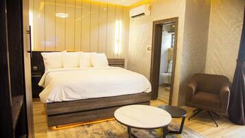 1 bedroom, desk, laptop workspace, blackout drapes