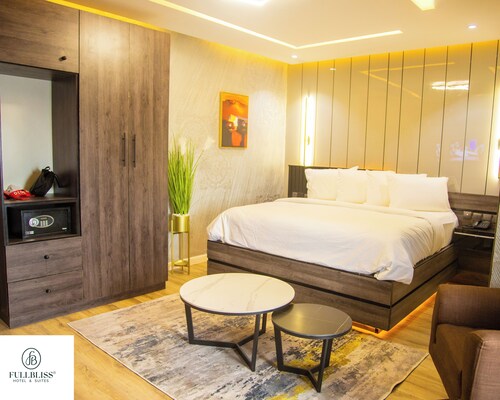 Fullbliss Hotel and suites