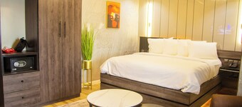 Fullbliss Hotel and suites