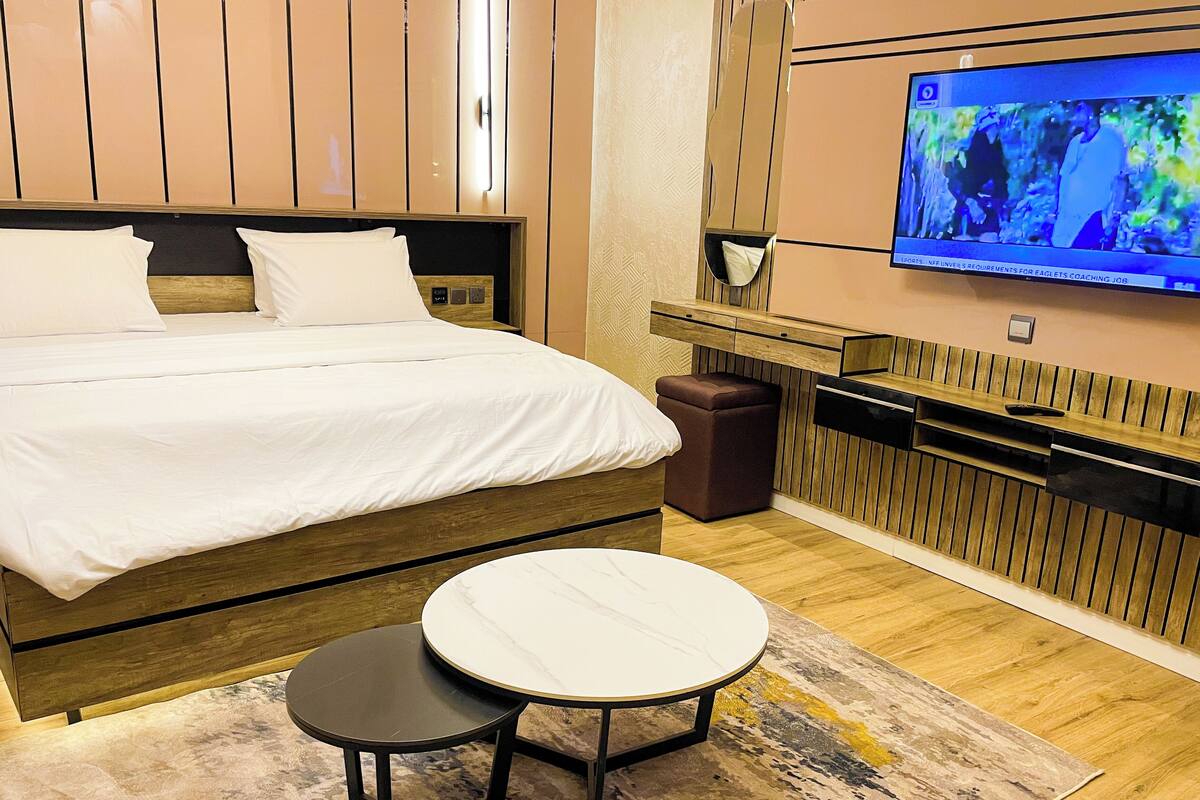 Executive-huone, parveke | 1 makuuhuone, työpöytä, kannettavalle tietokoneelle sopiva työtila