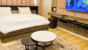 1 bedroom, desk, laptop workspace, blackout drapes