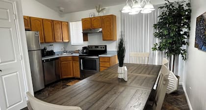 The Comfy Stay 4-bedroom house with WiFi, AC in fabulous Clearfield