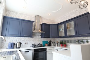 Mikrowelle, Ofen, Geschirrspüler