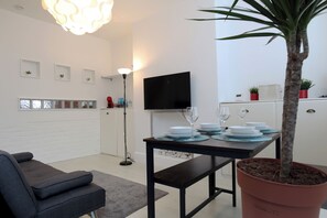 Interior - Cosy 2 Bedrooms House, Convenient Location, Free Parking, Fully Equipped. (Swinton)