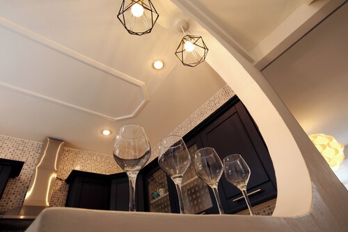 Cosy 2 Bedrooms House, Convenient Location, Free Parking, Fully Equipped.