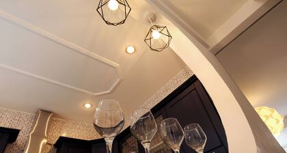 Cosy 2 Bedrooms House, Convenient Location, Free Parking, Fully Equipped.