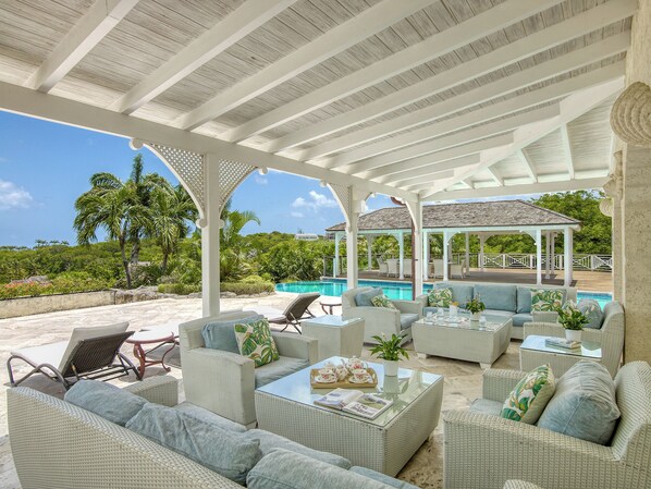 Outdoor dining - Waterfalls - 6 bed Peaceful and Secure Luxury (Westmoreland)