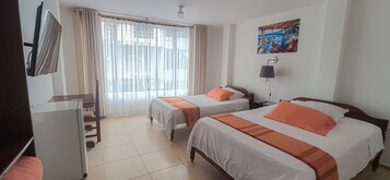 Escritorio y espacio para trabajar con laptop 