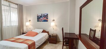 Single Room | Desk, laptop workspace, soundproofing, free WiFi