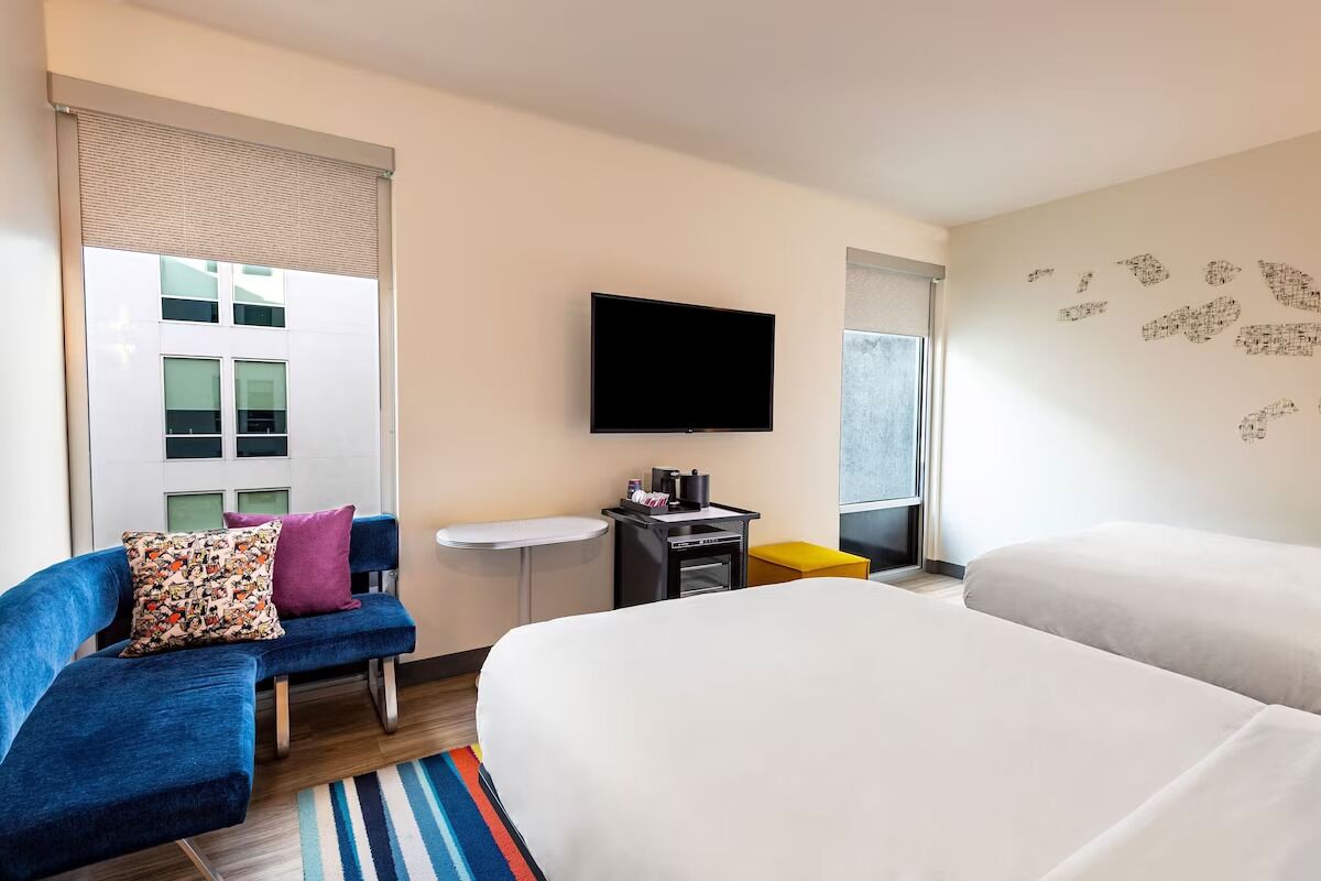 Centrally Located Stay Near Savannah Nightlife | 3 Family Friendly Rooms
