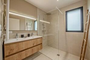Hair dryer, towels
