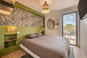 3 bedrooms, iron/ironing board, free WiFi, bed sheets