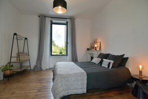 5 chambres, fer et planche à repasser, accès au Wi-Fi (inclus)