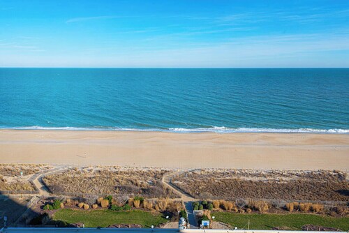 Ocean Front Carousel 1609 -  new owner freshly remodeled!!  Sunday to Sunday! 