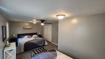 4 bedrooms, desk, iron/ironing board, travel crib