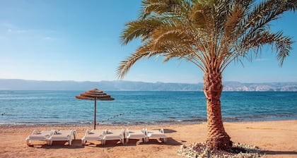 Fabulous 3-bedroom resort in Aqaba Red Sea Beach ,fitness , Private Beach,WiFi