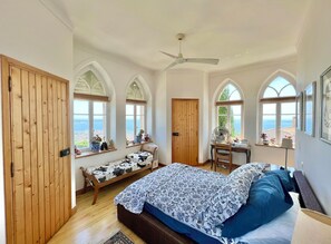 3 bedrooms, desk, iron/ironing board, free WiFi