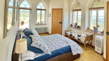 3 slaapkamers, een bureau, een strijkplank/strijkijzer, gratis wifi
