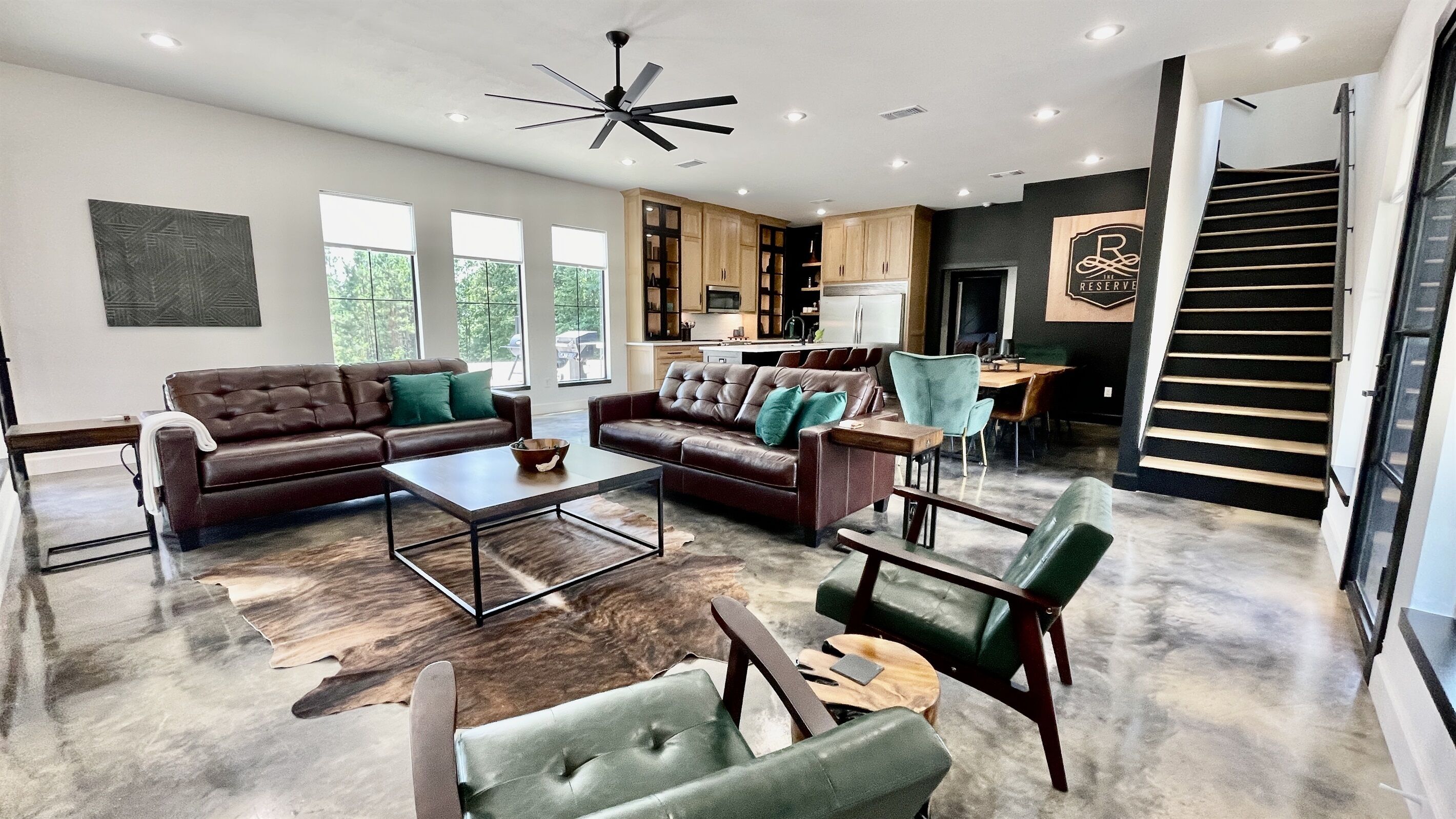 Smart TV, fireplace, video games, table tennis