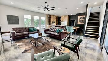 Smart TV, fireplace, video games, table tennis