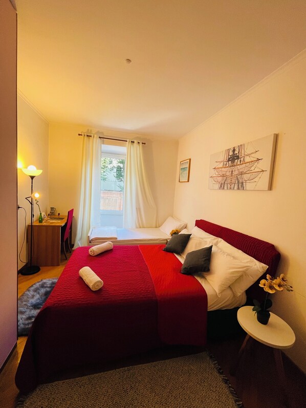 2 bedrooms, iron/ironing board, WiFi, bed sheets